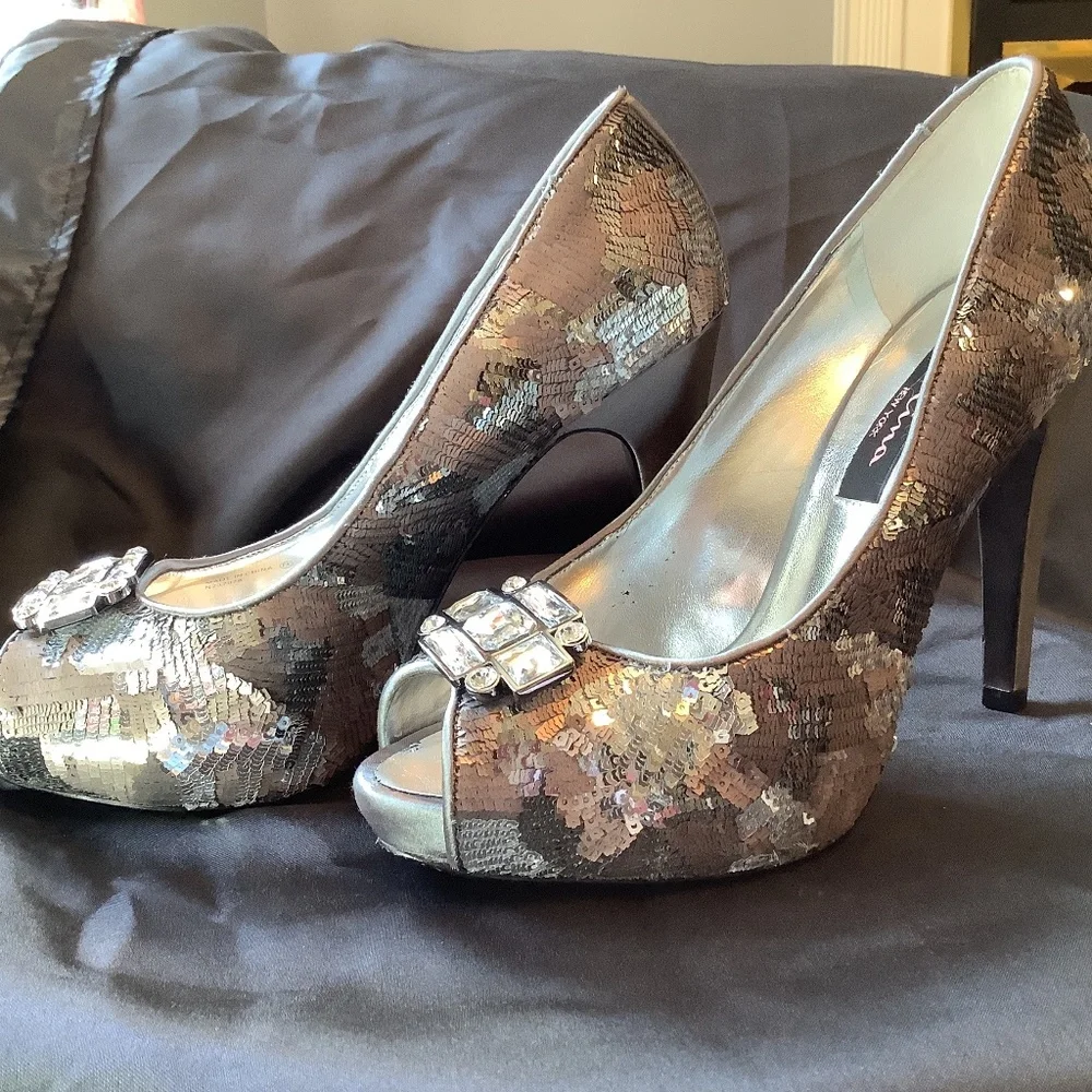 Nina New York Silver Sexy Sequin‎ Sparkle Peep Toe heel Pumps-fancy eye catcher